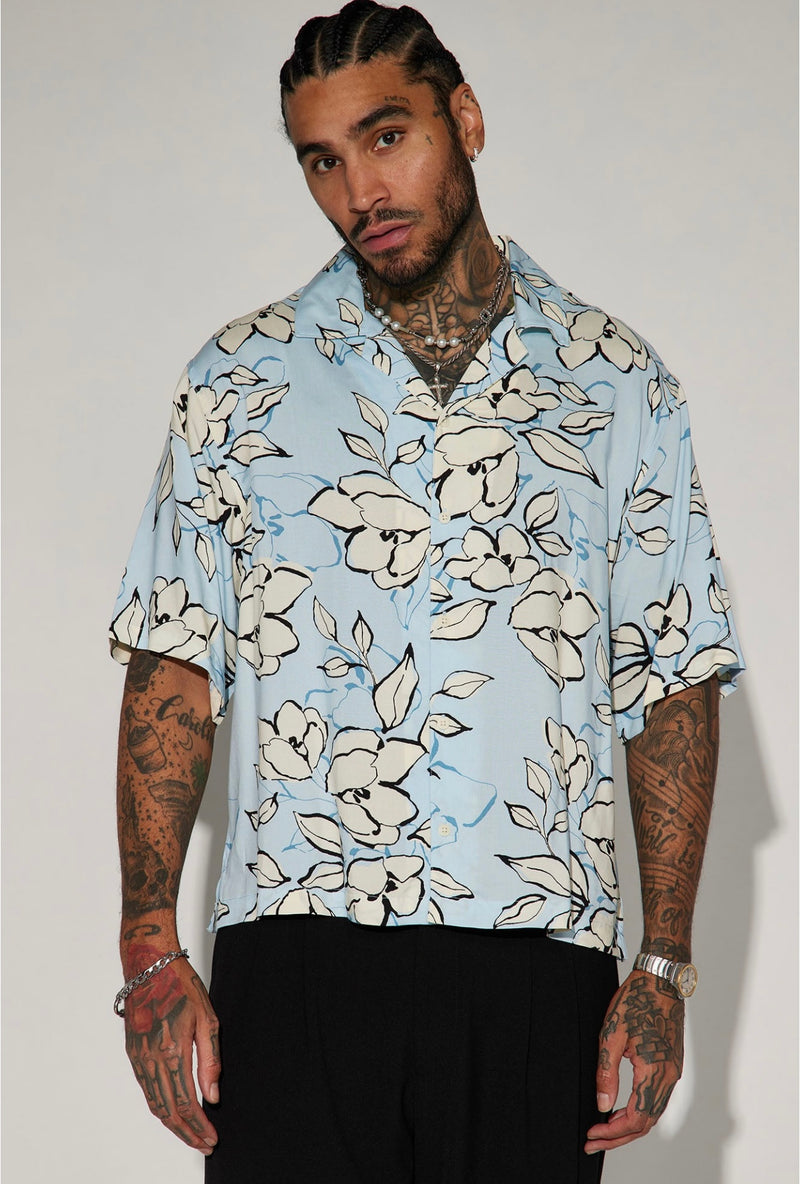 Camisa de botões com tema floral - Azul Claro