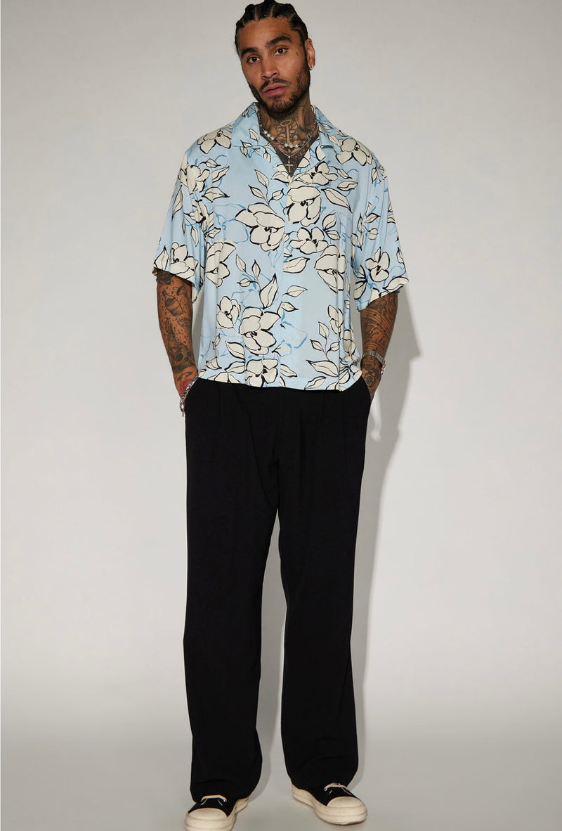 Camisa de botões com tema floral - Azul Claro