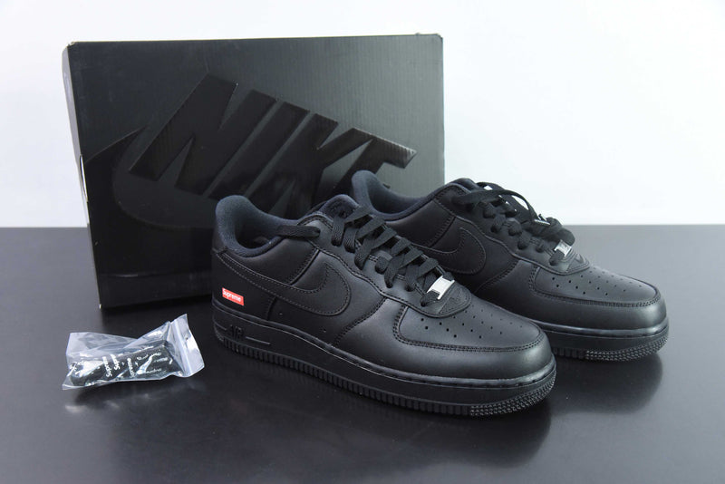 Nike Air Force 1 Low Supreme Preto