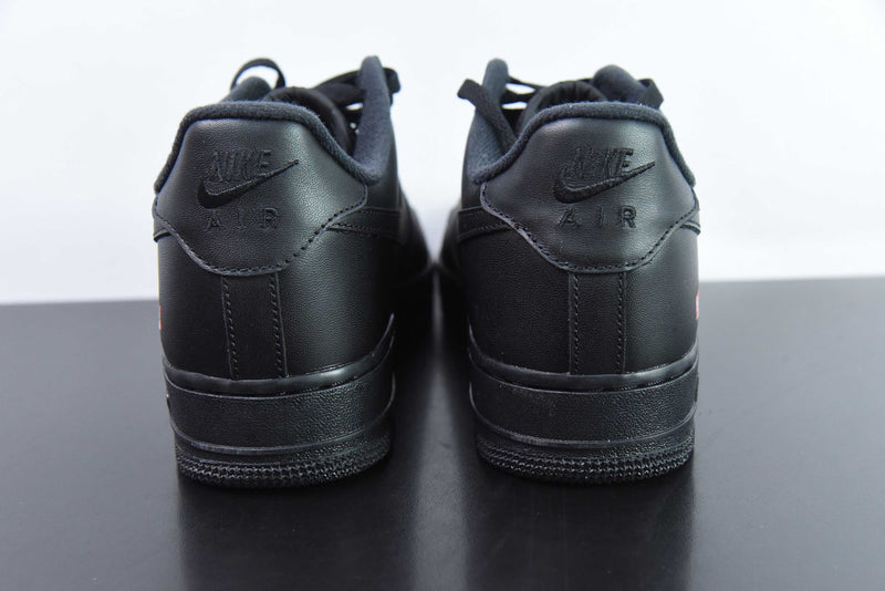 Nike Air Force 1 Low Supreme Preto