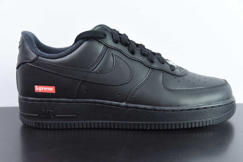 Nike Air Force 1 Low Supreme Preto