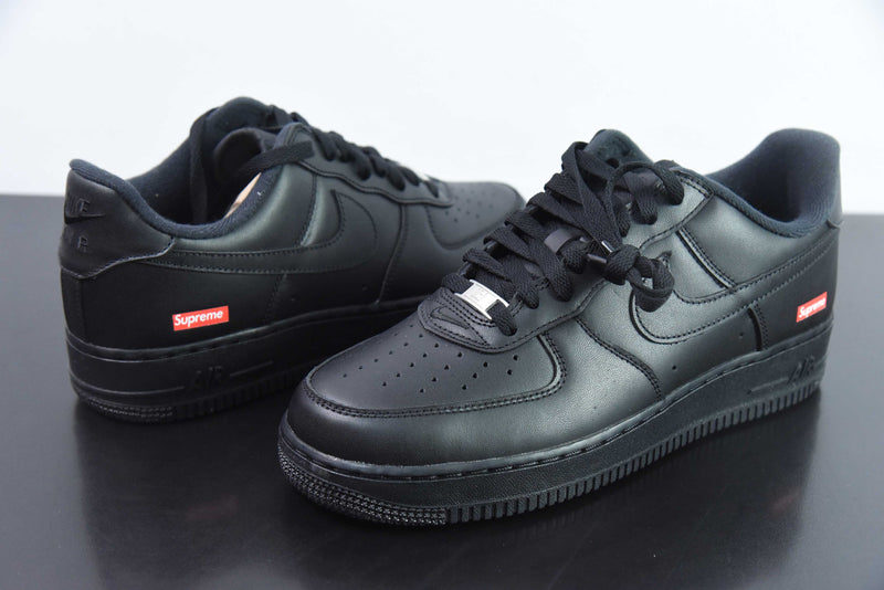 Nike Air Force 1 Low Supreme Preto
