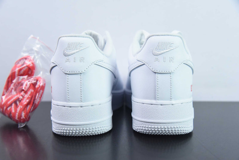 Nike Air Force 1 Low Supreme Branco