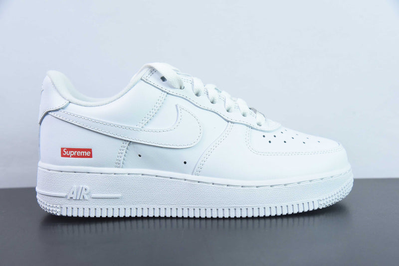 Nike Air Force 1 Low Supreme Branco
