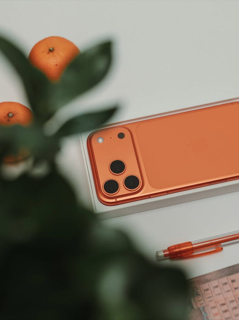 IPhone 17 Pro Max "Cosmic Orange"