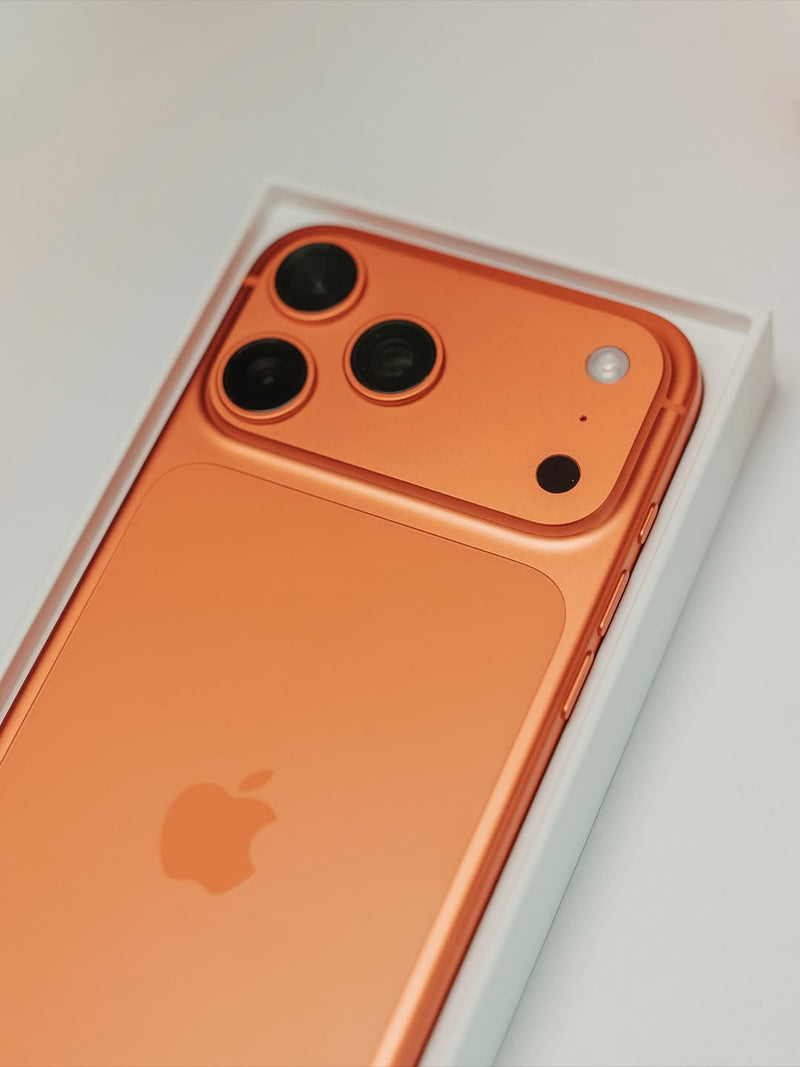 IPhone 17 Pro Max "Cosmic Orange"
